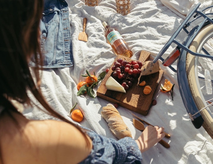 How to Pack the Perfect Picnic in the Pannier Nantucket Basket, Based On Your Destination