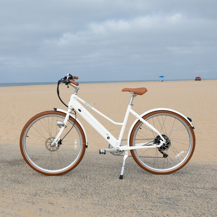 Bluejay Premiere Edition e-Bike in Modern White at the beach 